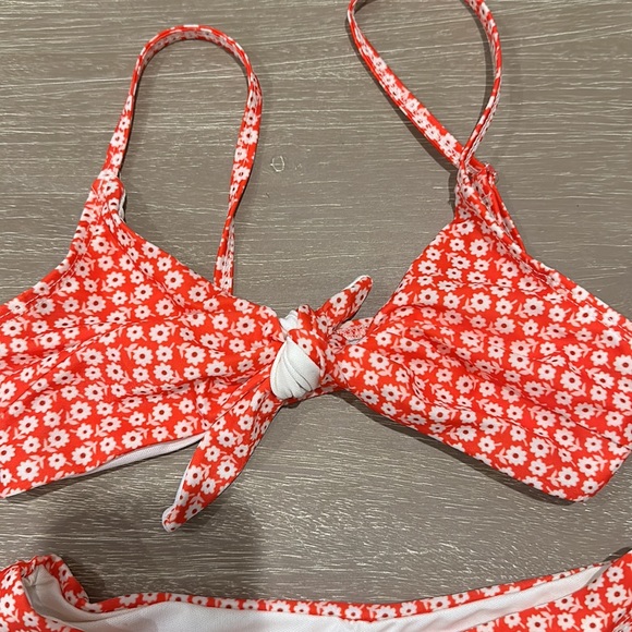 Super cute Floral 2 pcs bathing suit 🌺 - Picture 3 of 3